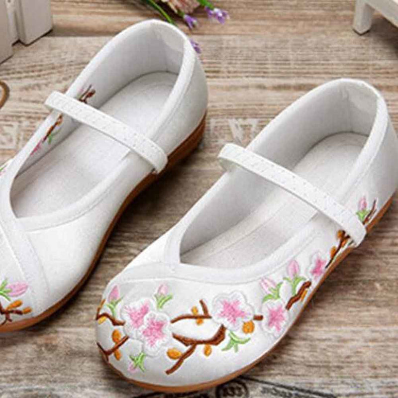 White - Chinese Traditional Embroidery Shoes Flower Shoes Girls Ballet Flats